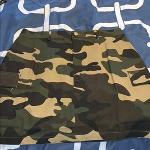 PRETTYLITTLETHING CAMO MINI SKIRT NEVER WORN